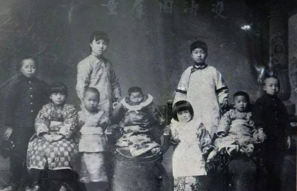 基于此,母亲王桂荃忍痛把幼子梁思礼送到美国,学习