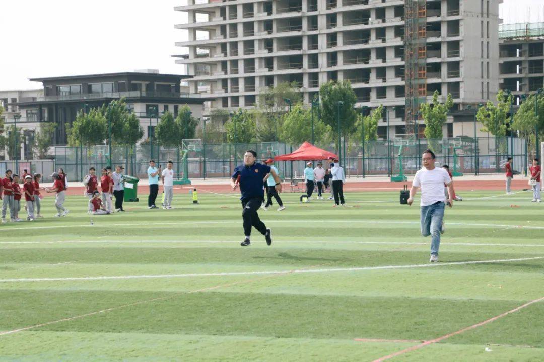 运城市盐湖区王府学校运动会正确打开方式!