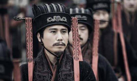 这句话的大致意思就是,即使是同样的人,但是身处的环境不同,所取得的