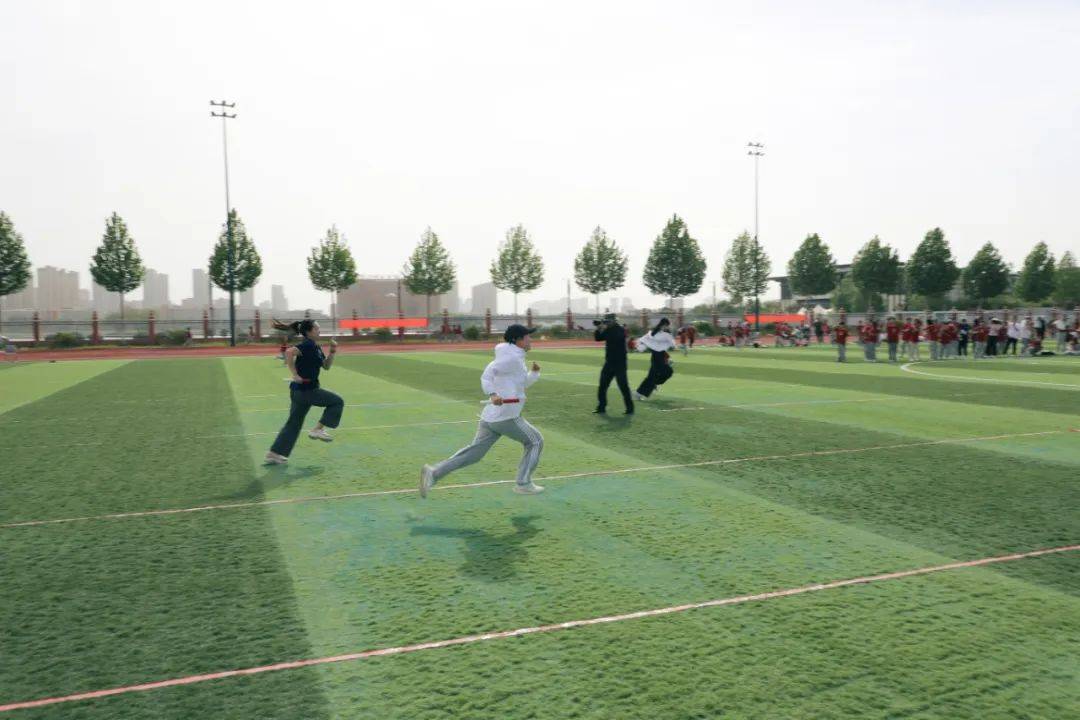 运城市盐湖区王府学校运动会正确打开方式!
