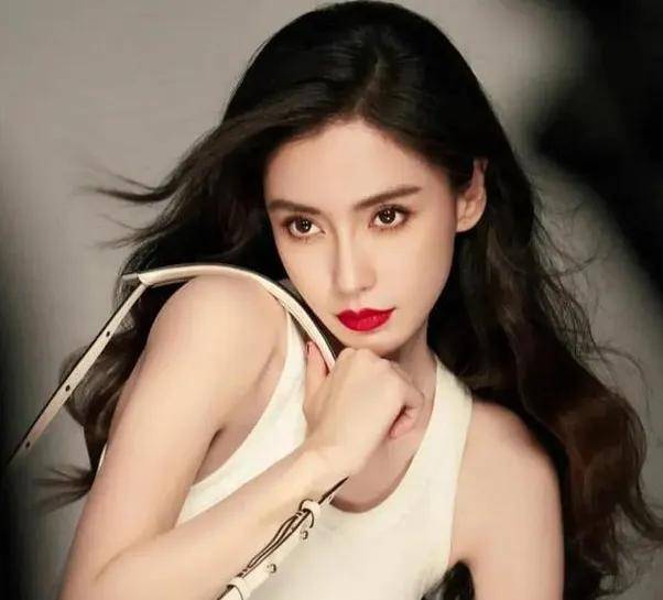 说完鞠婧祎,就得说一下我们的大宝贝angelababy了.