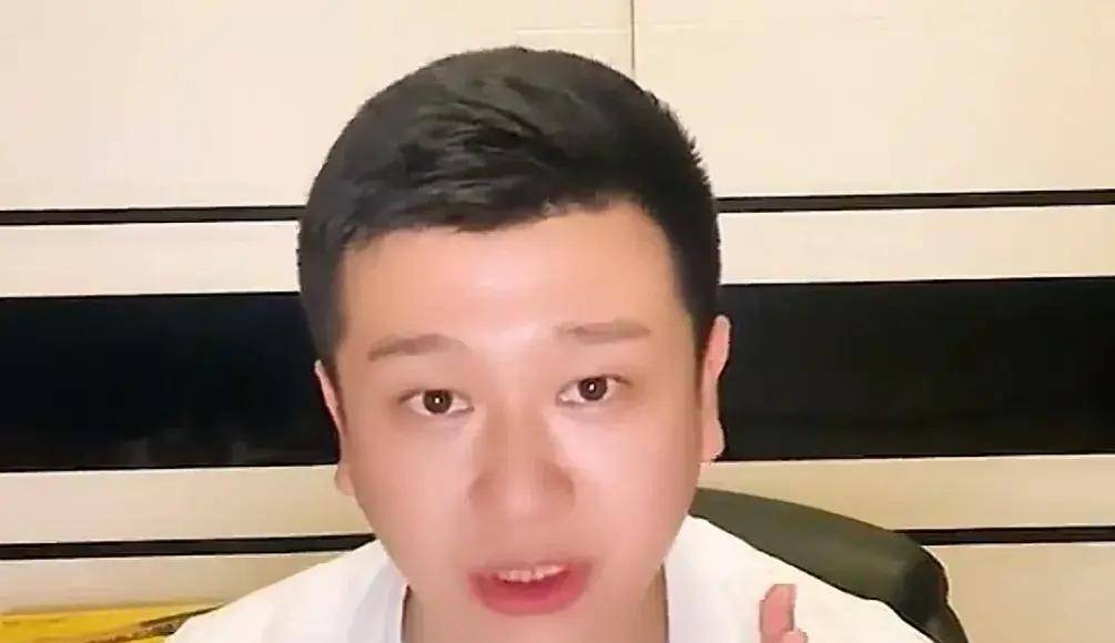 李寅飞直播说:郭德纲的能耐大,曹云金是我们这一代说得最好的