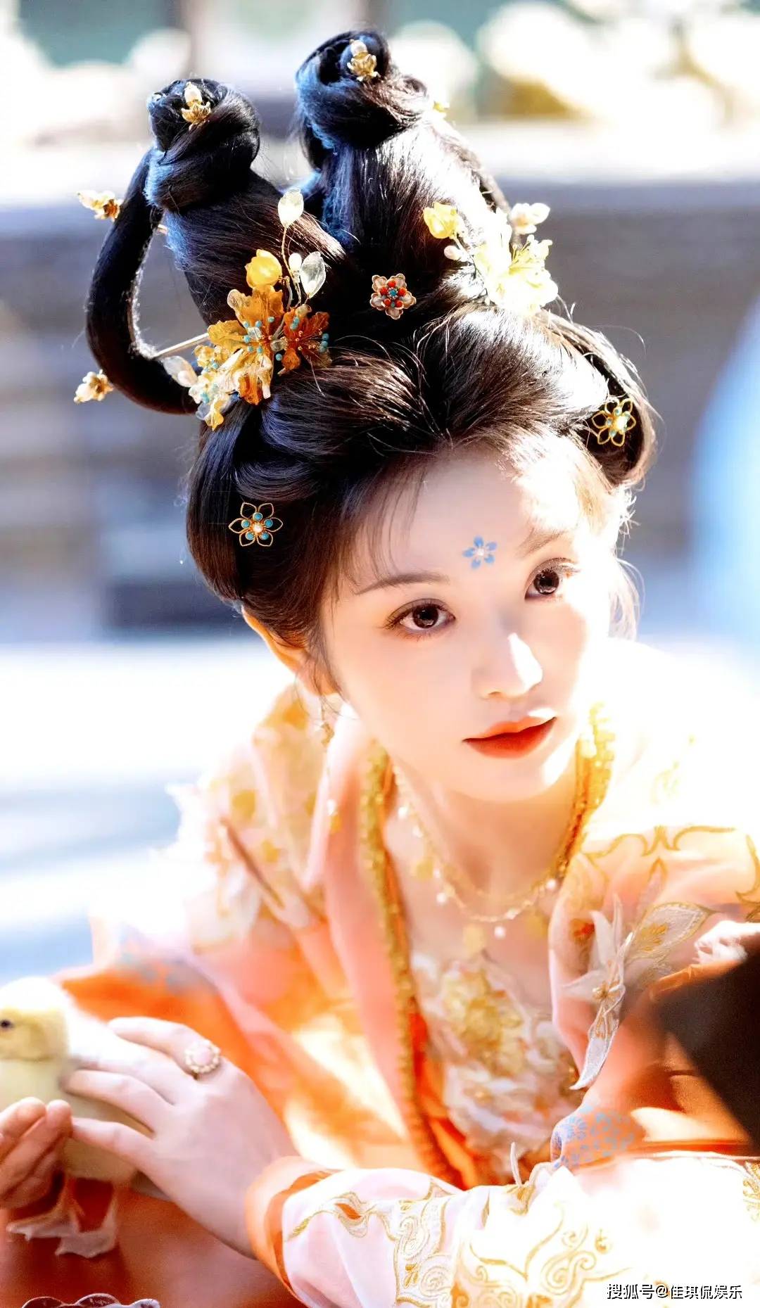 《子夜归》杀青田曦薇蓝钿花古装造型太惊艳被魅惑到,配适度满分
