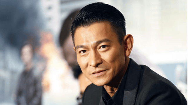 刘德华怎么也想不到,当年随口亲的婴儿,居然差点把他踢下神坛