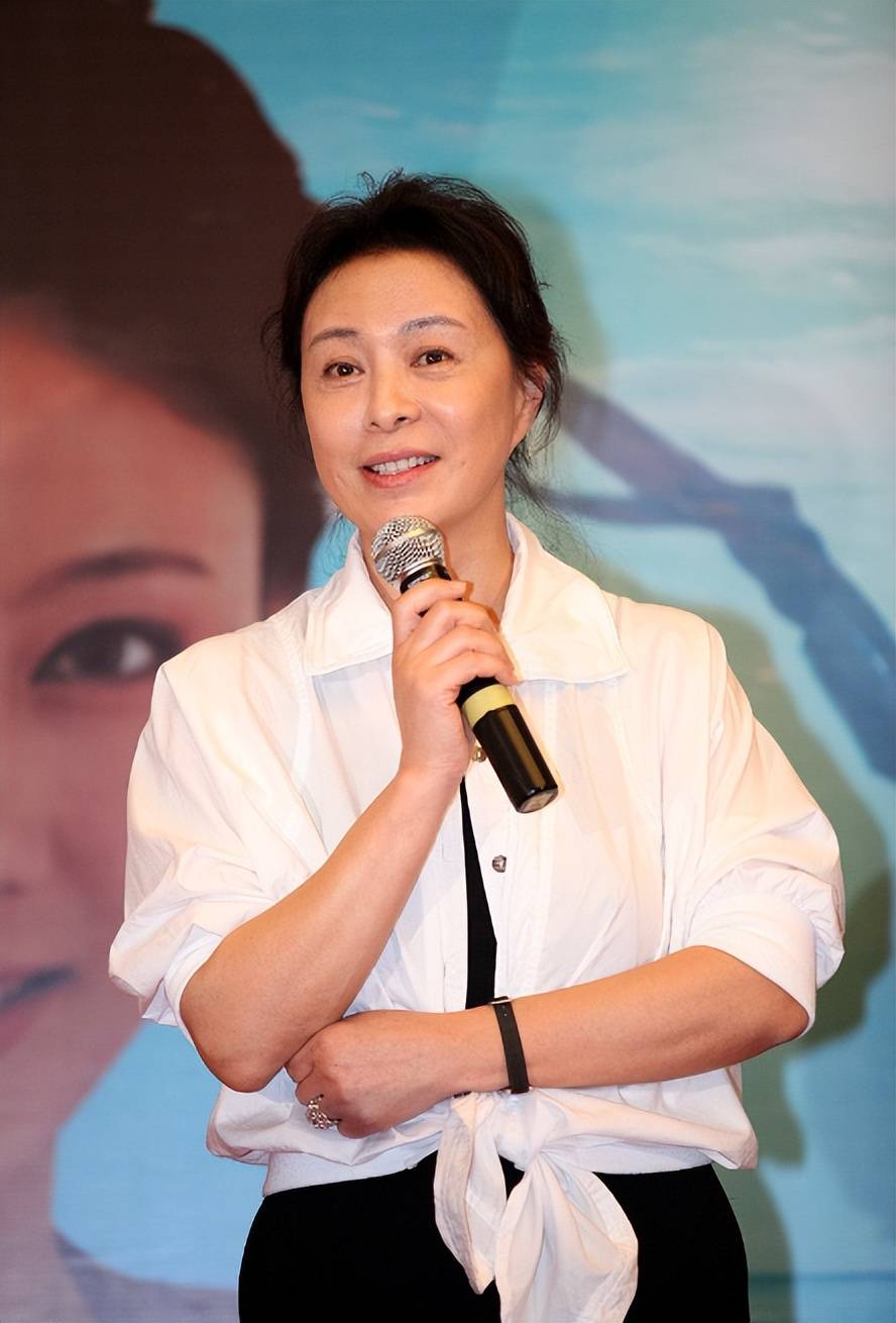 刘佳:荧屏上的坚强母亲,生活中的贤妻良母,儿子是她一生的骄傲