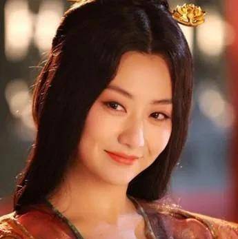 原来宇文化及这个老家伙别看一把年纪了,心还挺花花,早就对萧美娘垂涎