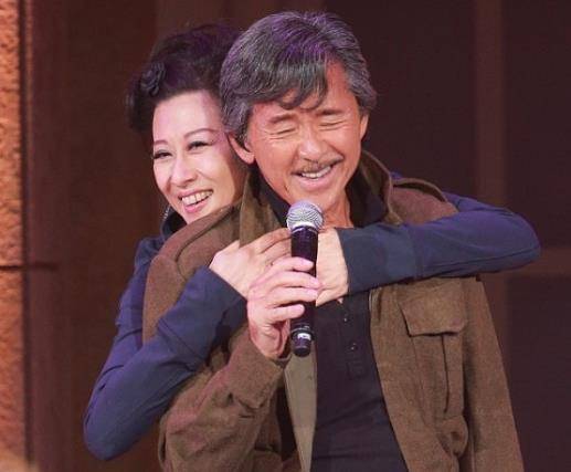 喜讯!76岁林子祥当爷爷了,长子发文感谢亲妈,只字未提叶倩文