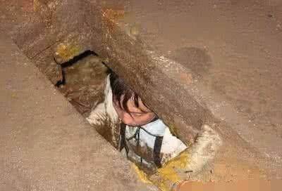 此人在当皇帝之前,当了36年的傻子,还被人丢进茅坑差点淹死