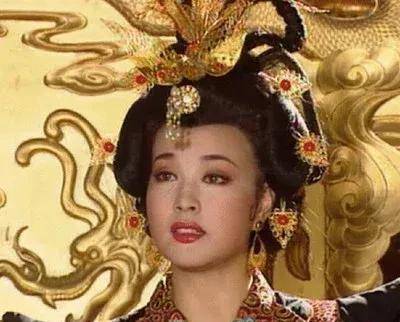 李显第二次登基,结果李显的老婆韦皇后啊,竟然要成为第二个武则天