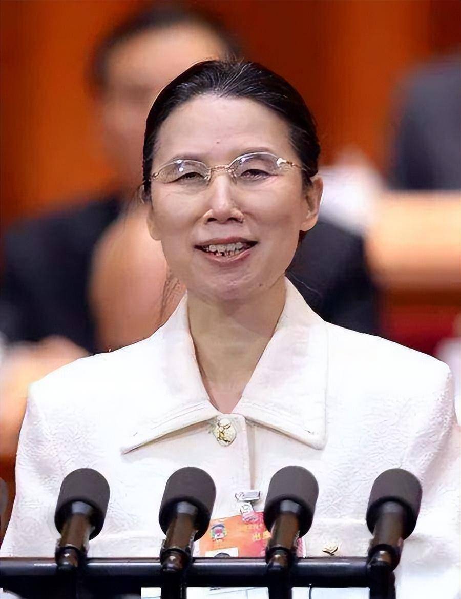 中科院女教授:双目永久失明丈夫狠心离开,8年后结局催人泪下_杨佳