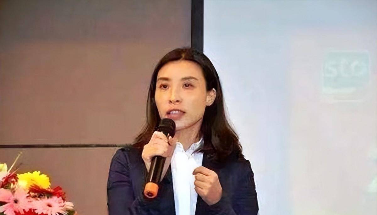 奚春阳原本只是聂腾飞手下的一名打工仔,因为踏实能干又头脑灵活,被