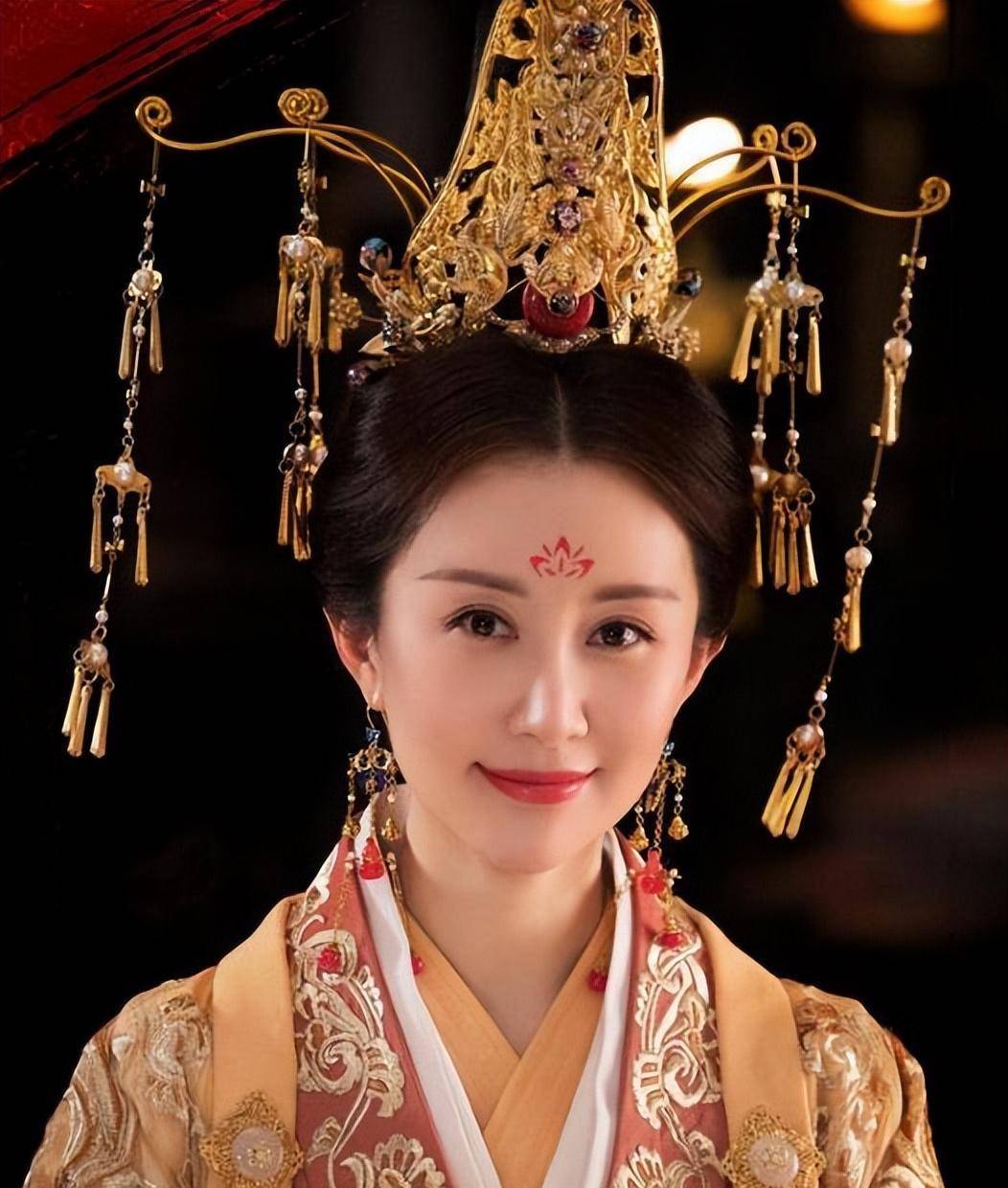 武则天637年入宫,而长孙皇后于636年逝世.