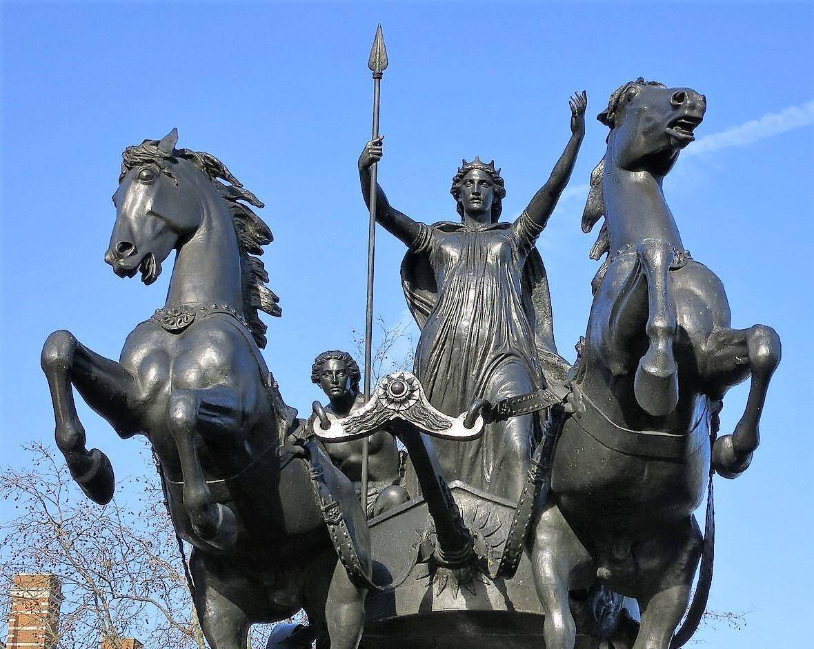 亚历山大骑马雕像图片