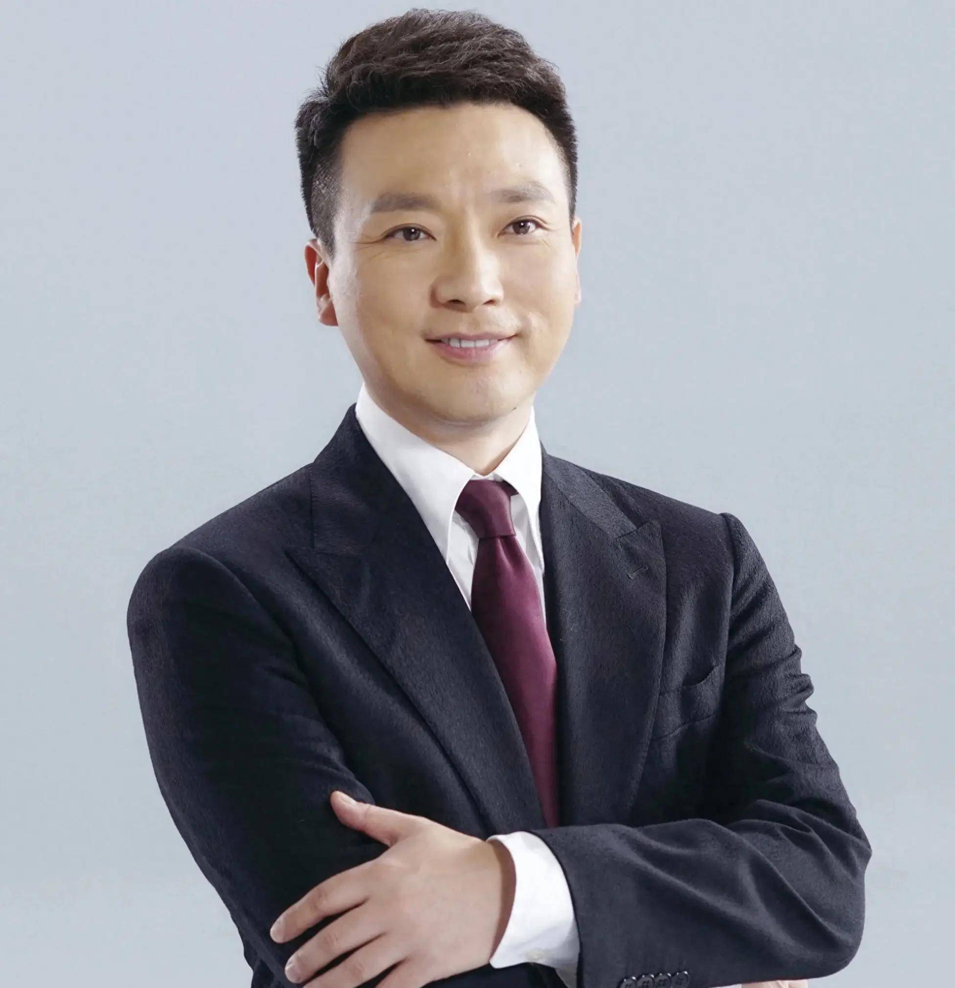 康辉赵露思成为巴黎奥运火炬手!网友:为什么她也能被选上?