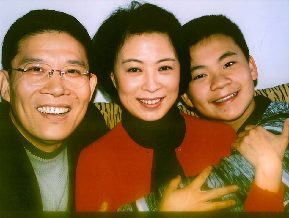 刘佳:荧屏上的坚强母亲,生活中的贤妻良母,儿子是她一生的骄傲