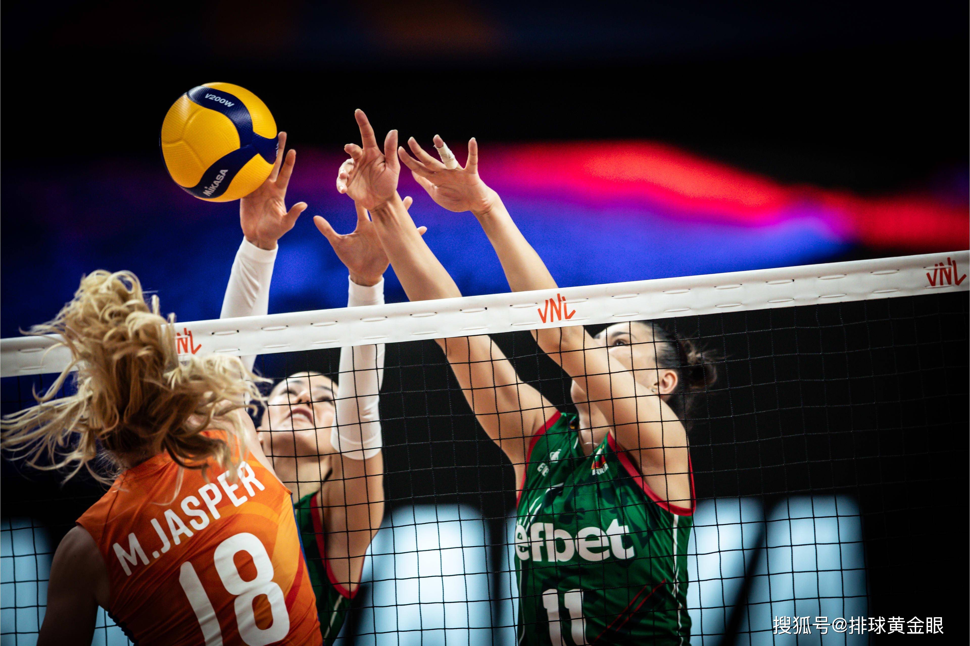 世联赛揭幕战!荷兰女排横扫鱼腩,比赛质量不高,保加利亚送23分