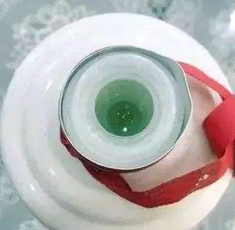 茅台酒瓶口的"玻璃珠"有什么用处?内行人说:可以分辨真假