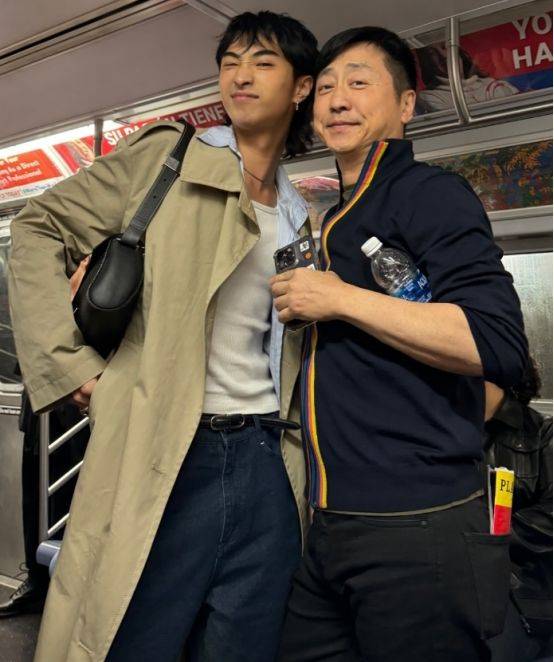 庾澄庆伊能静世纪大同框!两人参加哈利毕业典礼,网友晒现场照