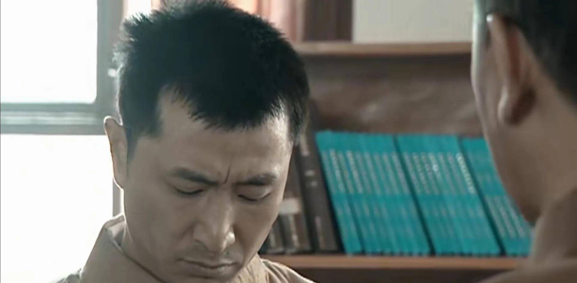 段鹏:谢谢首长!……谢谢首长!李云龙:回去吧!
