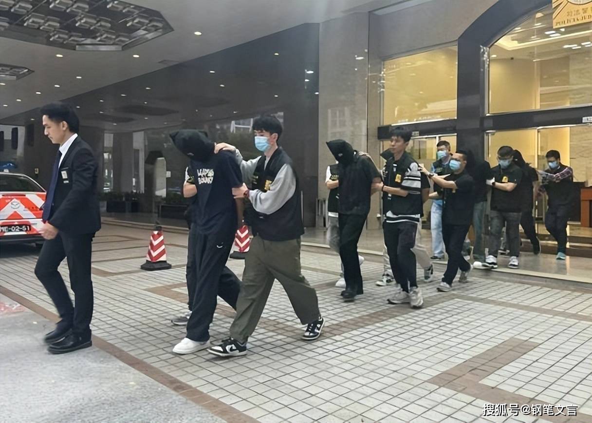 假筹码揭开赌城阴谋：5名内地男子在澳门用高仿筹码下注获利百万_搜狐网