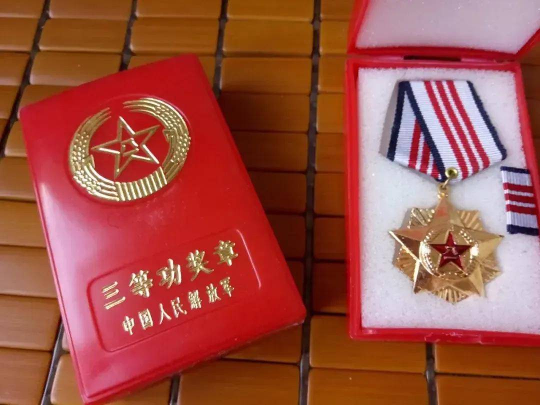 中国人民解放军奖章图片