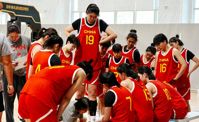 身高已达2米28,山东姑娘鹤立鸡群,将迎来国家队首秀_中国女篮_比赛_张