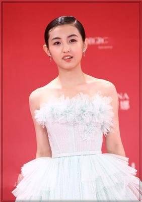 张子枫:演技与颜值并重的新生代实力派女演员