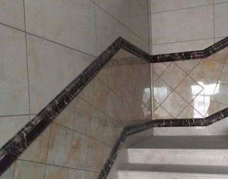 同时有了这个小卡扣的辅助,就算是难于操作的楼梯墙面瓷砖也能做出