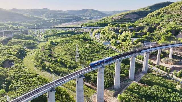 陕煤外运再添新通道 浩吉铁路闫玉联络线开通运营