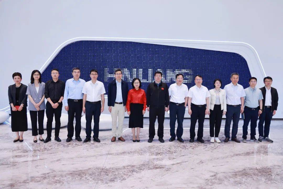 全国农业展览馆馆长何斌一行到海亮集团调研