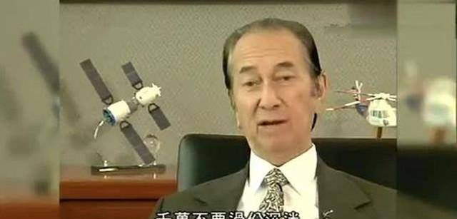 把一块千亿地皮输给赌场,何鸿燊为了安抚他,送他一张"包年卡"_曹达华