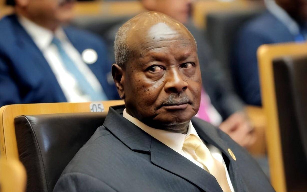 穆塞韦尼:靠五本《毛选》夺取政权成为总统