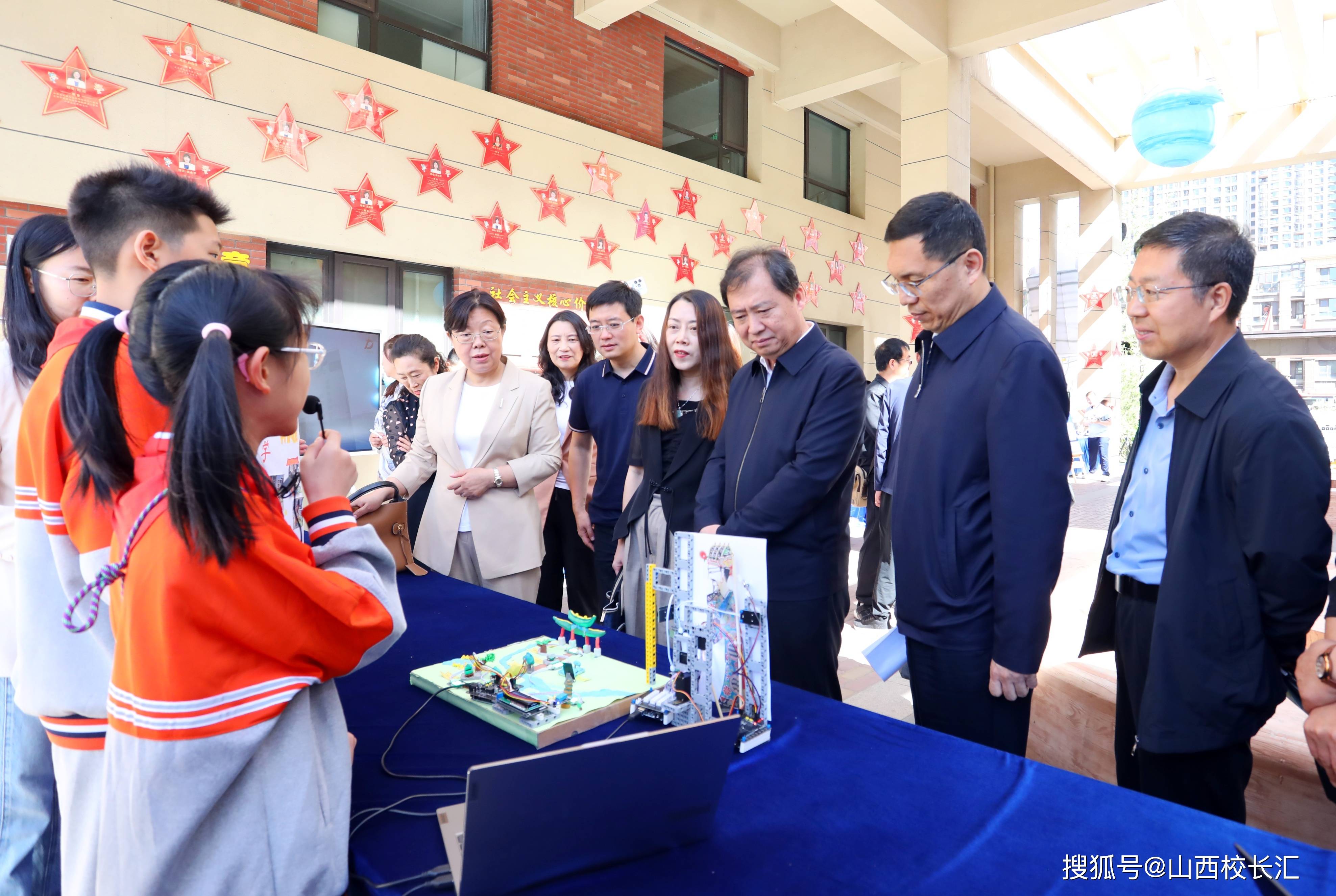 与会领导充分肯定了小店区教育局这几年的工作,并分析了当前科技发展