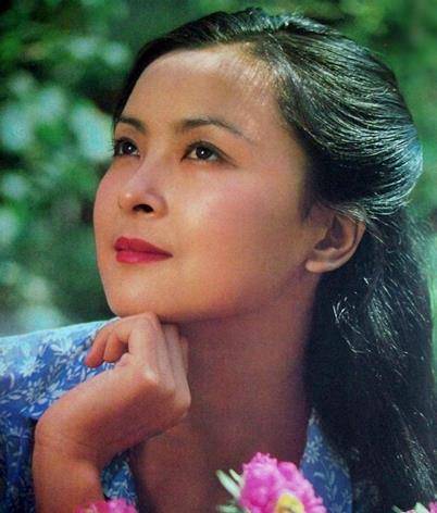 《唐明皇》,还延续了《杨贵妃》的班底,唯一的改变是周洁不再出演杨