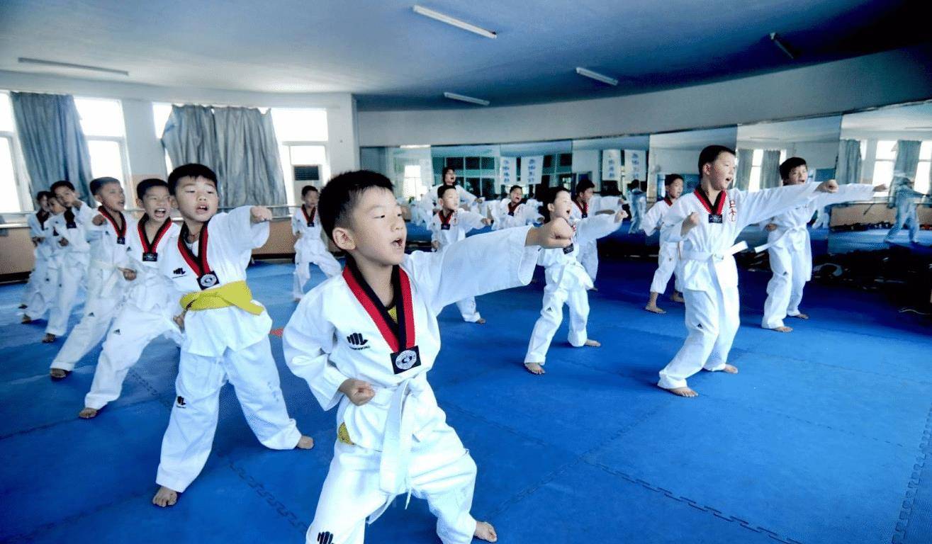 苦练10年的跆拳道冠军,却被未成年杀害,蒋方舟:跆拳道不防身_吴佳莉