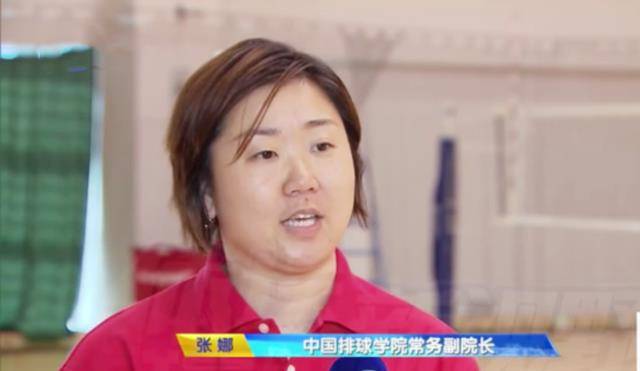 女排自由人张娜:敢揍教练陈忠和,退役从政,2022年儿子已上中学