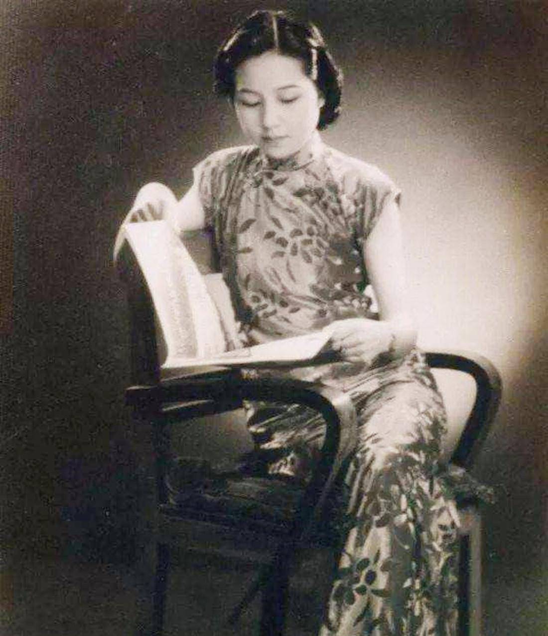 妻子投河,不会游泳的黄维奋力相救,差点淹死 早知今日何必当初