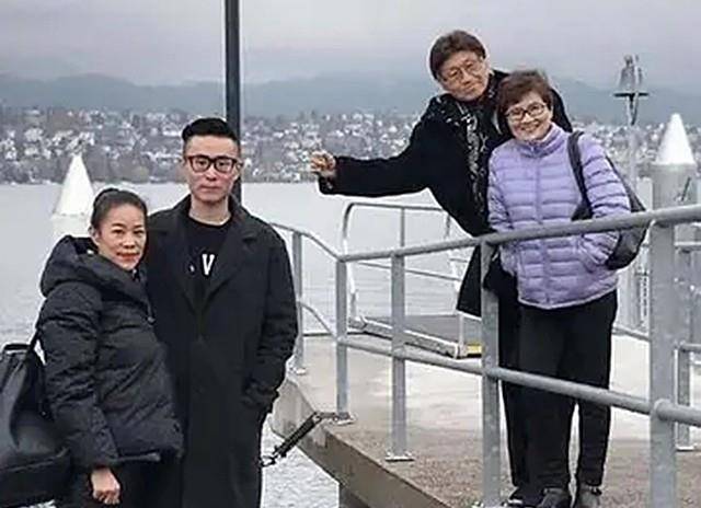 傅达仁安乐死的最后时刻:左边是大老婆,右边是儿子和小老婆