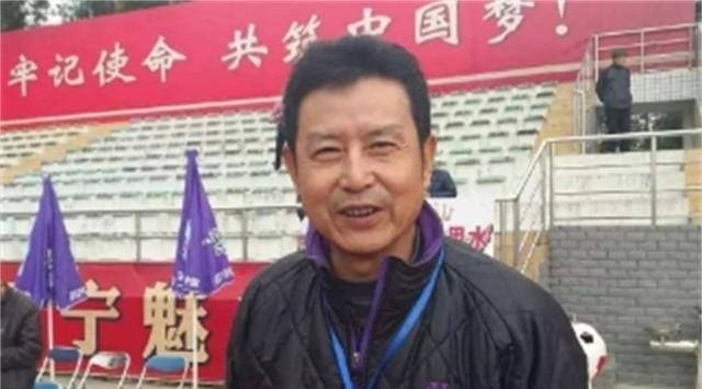 昔日女排主帅,和郎平亦师亦友,前妻意外离世后,二婚娶女排队员