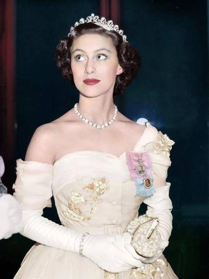 玛格丽特公主年轻时美艳无双,晚年却被女王反超,果然是相由心生