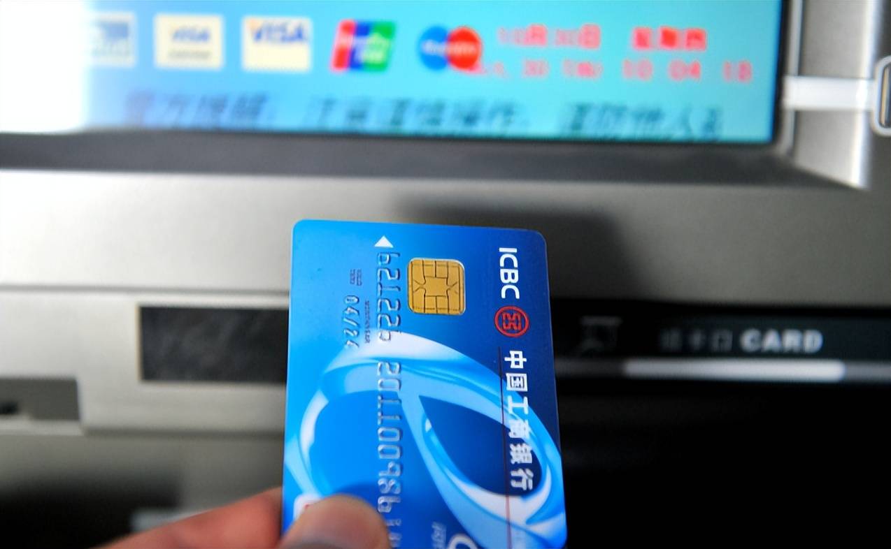 存款用存折好还是银行卡?幸亏银行离职员工告诉我,提示家人知道