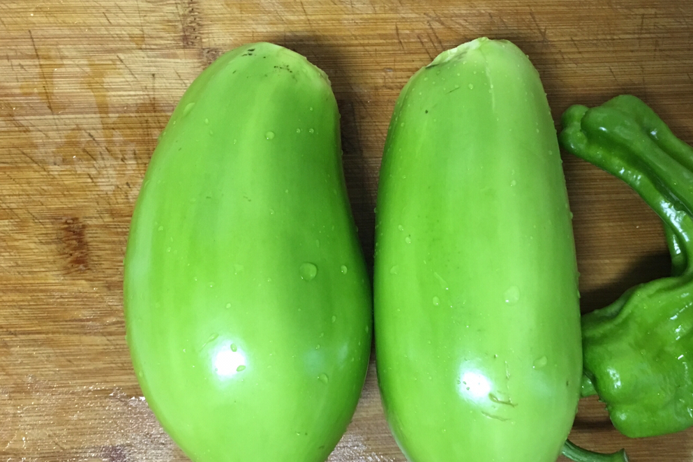 茄子巧做不吸油,关键还吃出了肉的口感和味道,非常适合家庭小灶