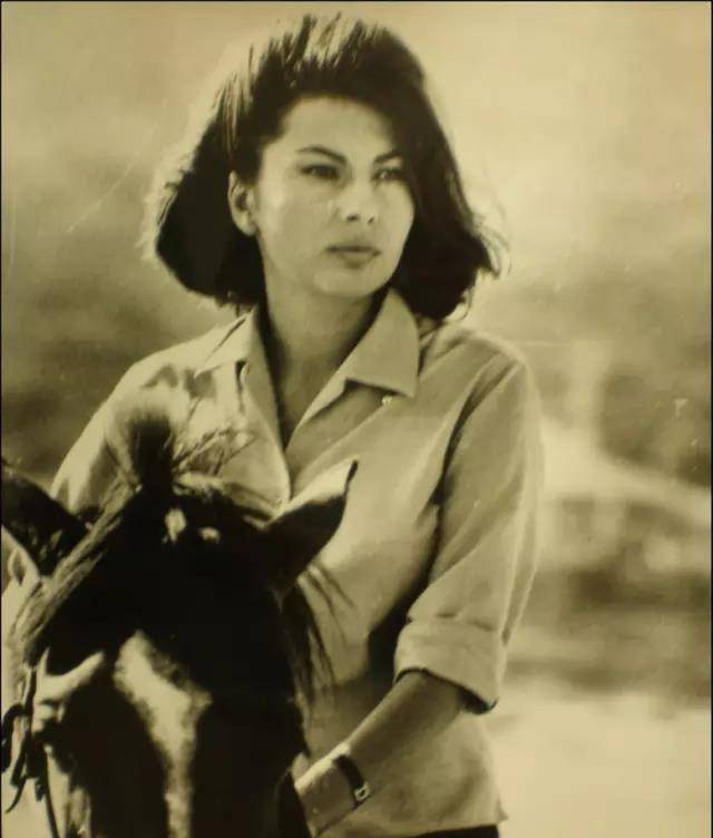 为了生儿子继承王位,他休了自己挚爱,终于生了儿子,结果却……_索拉娅