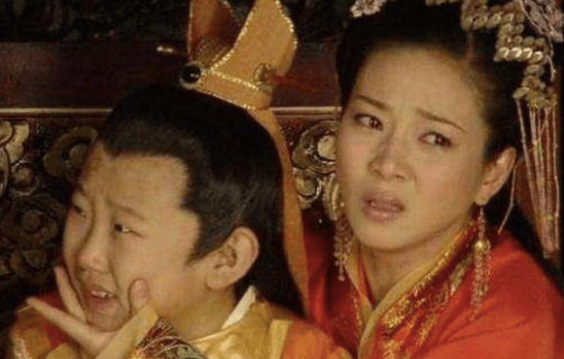 明宪宗晚年感叹膝下无子,太监扑通跪倒:您儿子6岁了,在冷宫里_朱见深