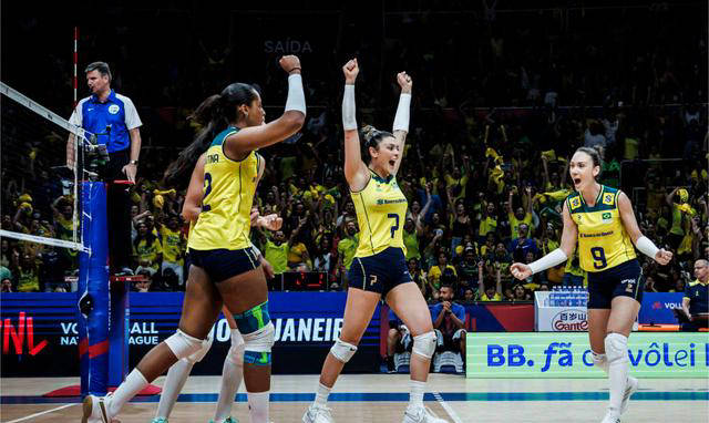 女排3-1胜美国队,三连胜登顶积分榜,美国遭遇两连败_比赛_与美国_主攻