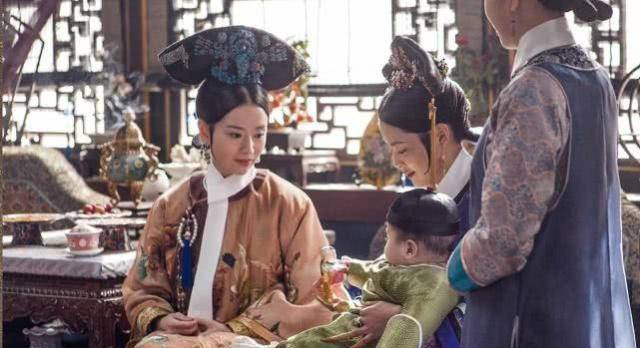 乾隆对别人的女儿尚且如此,对自己的闺女就更加宠溺了,乾隆一生总共有