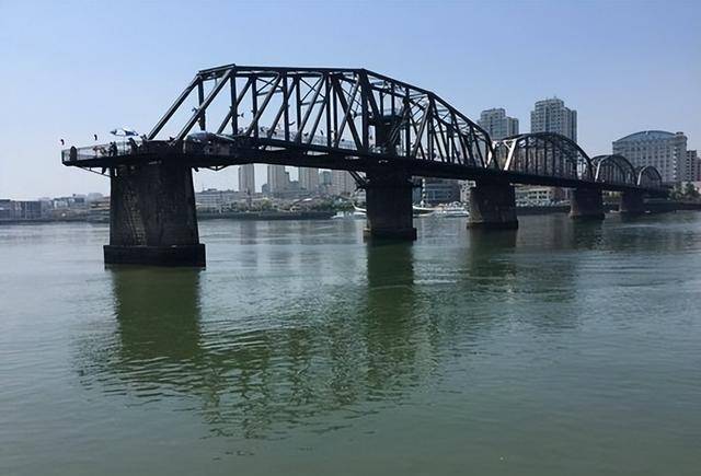 丹东鸭绿江大桥简笔画图片