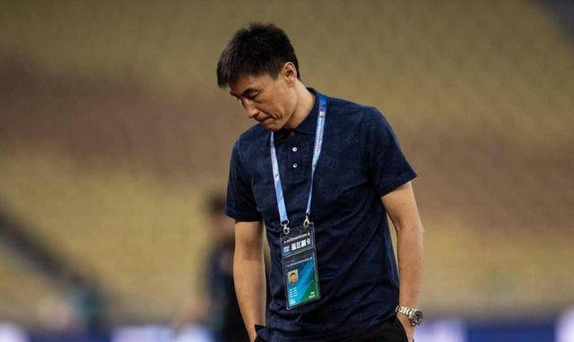 河南足球俱乐部决定免去李玮锋副总职务,50岁国足功勋杨晨接任