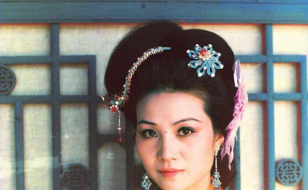 《红楼梦》里的赵姨娘,为什么活成了人人讨厌的模样?