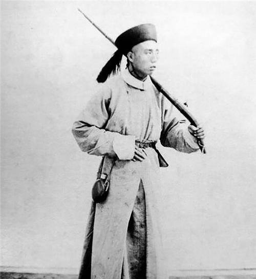 侍卫真实形象:虎背熊腰,面露凶光,这气势电视剧拍不出_皇帝_清朝_反应